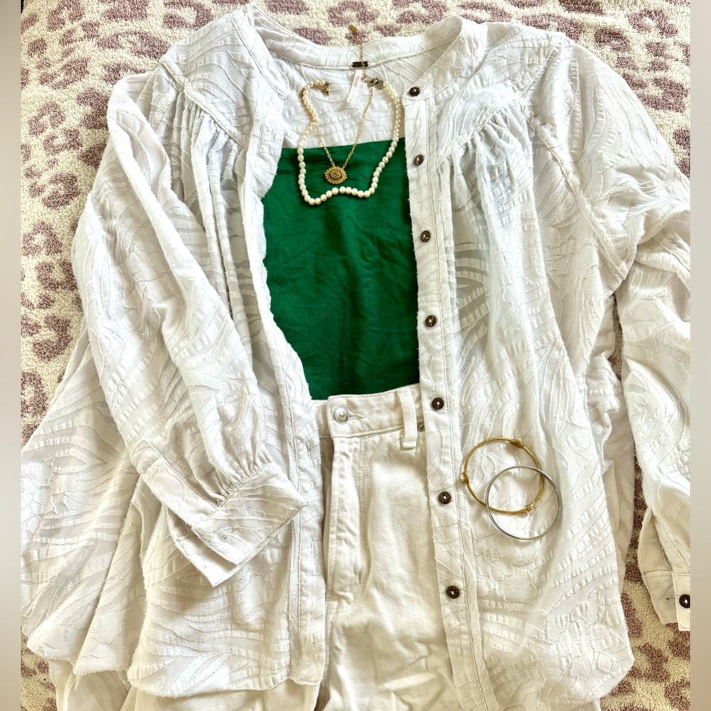 green j crew tank top 💚🍀